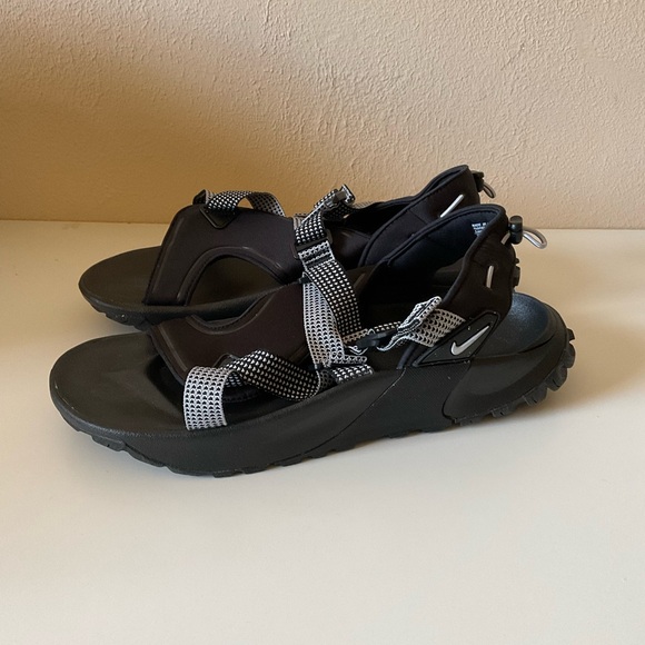 Nike Other - Nike Oneanta sandals